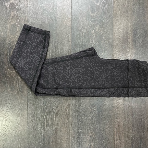 Lululemon leggings in grey - Picture 10 of 10